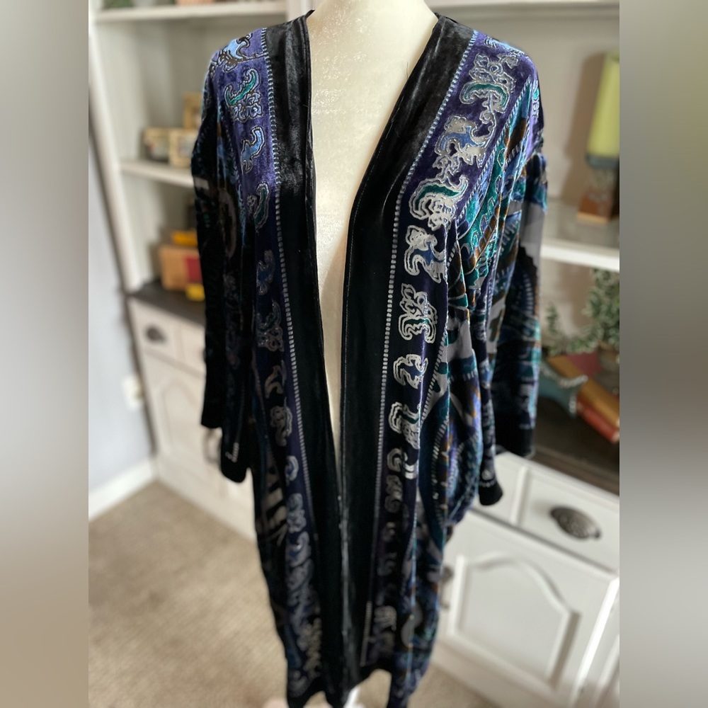 Beautiful crushed velvet caftan in blues and greens. Chicos small